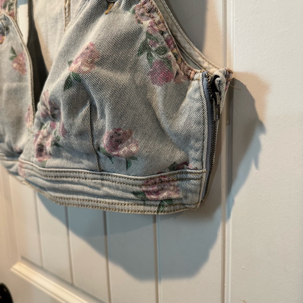 Wild Fable Light Wash Denim Floral Crop Top with Pink Roses - Picture 6 of 9